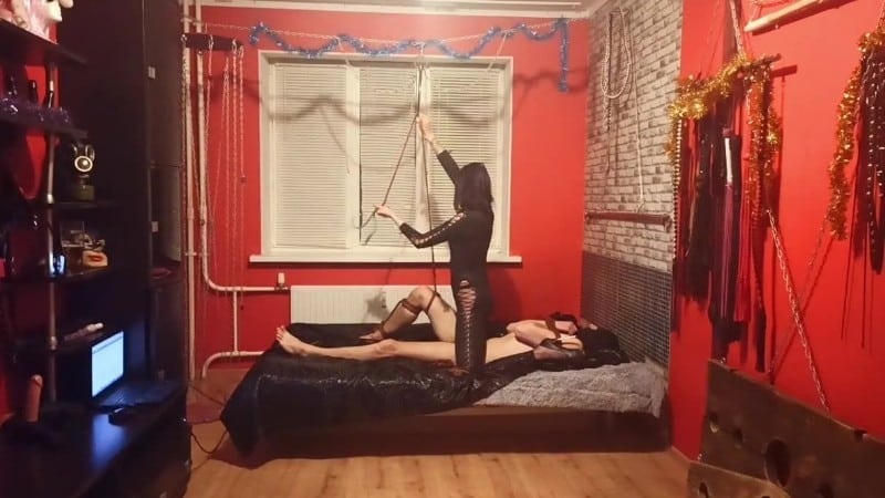 Dominatrix Nika Tied Her Slave With Ropes And Fucked Him With A Strapon